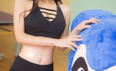 美女全身光着露出奶头露屁股,裸露身姿下的性感诱惑